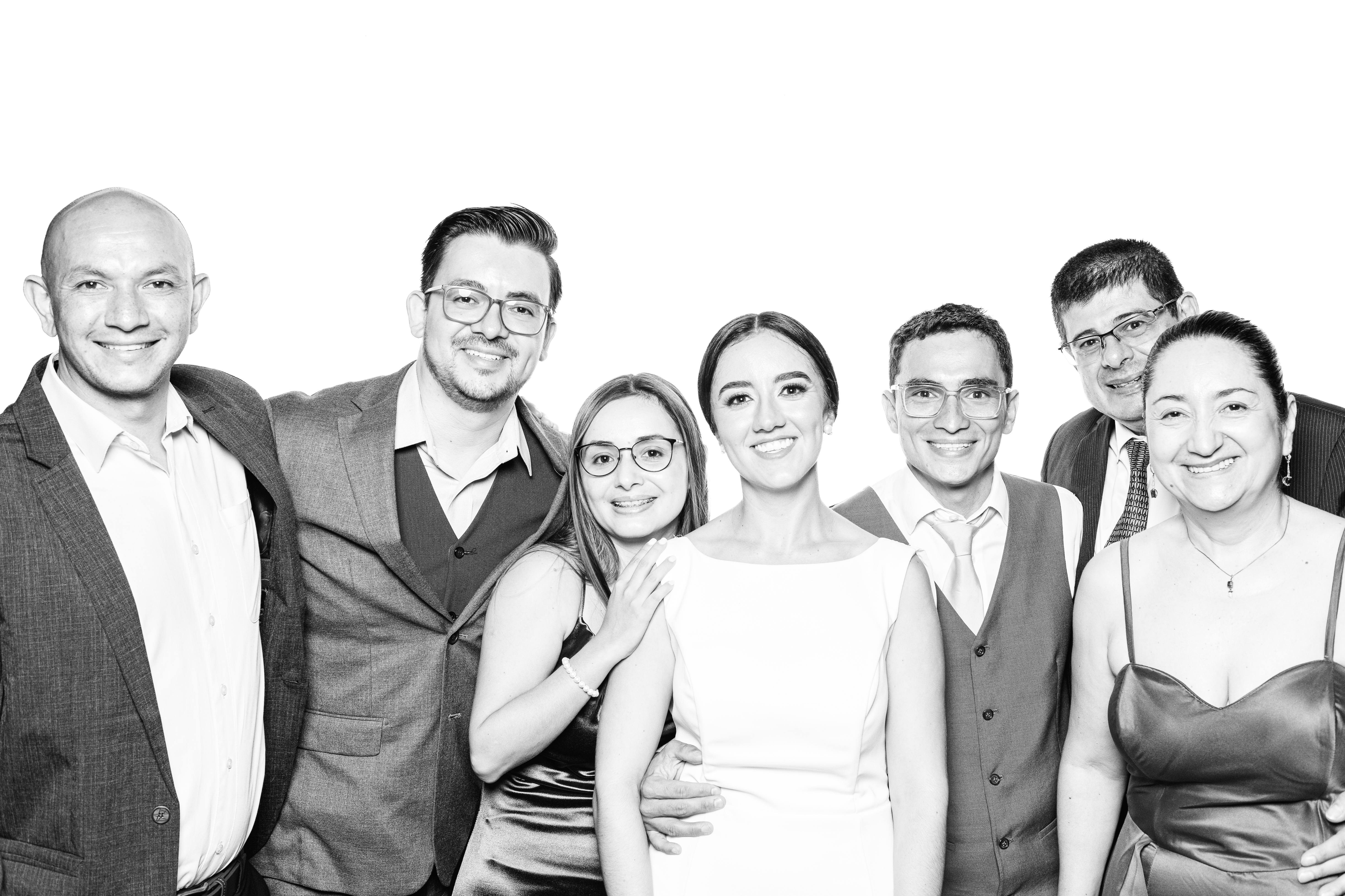 Retrato de estudio en blanco y negro — Monochrome CR, fotografía de bodas en Costa Rica