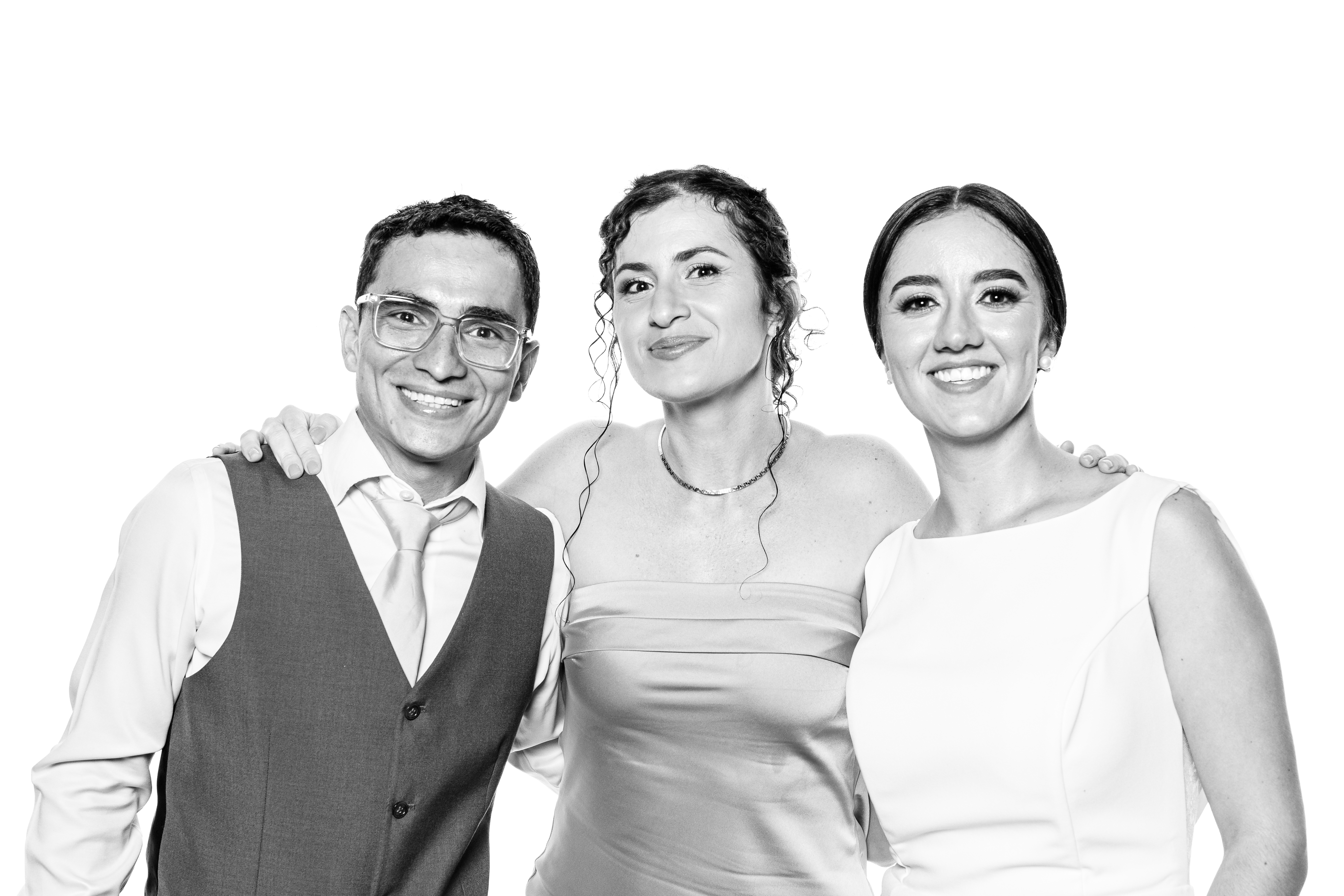 Retrato de estudio en blanco y negro — Monochrome CR, fotografía de bodas en Costa Rica