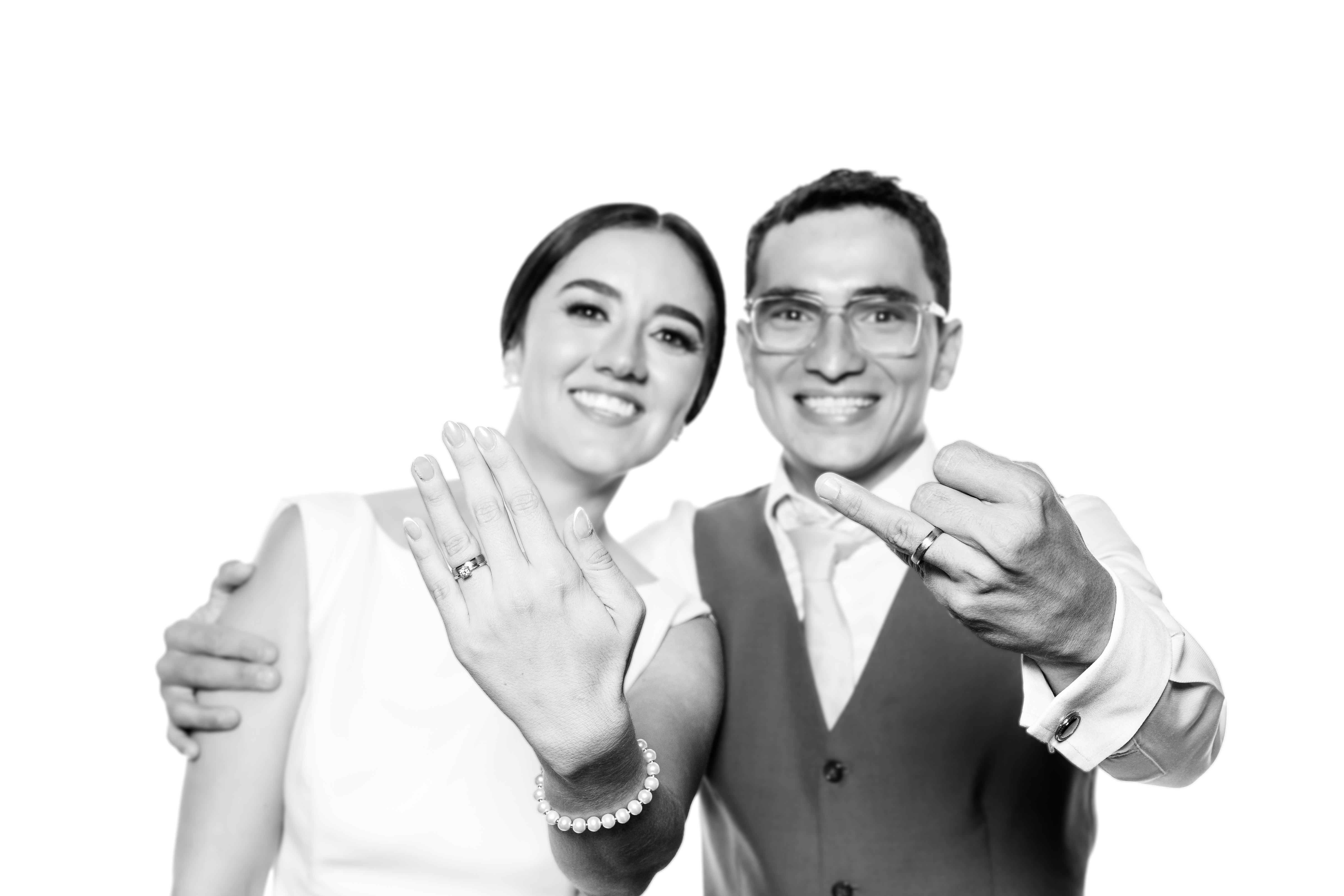 Retrato de estudio en blanco y negro — Monochrome CR, fotografía de bodas en Costa Rica