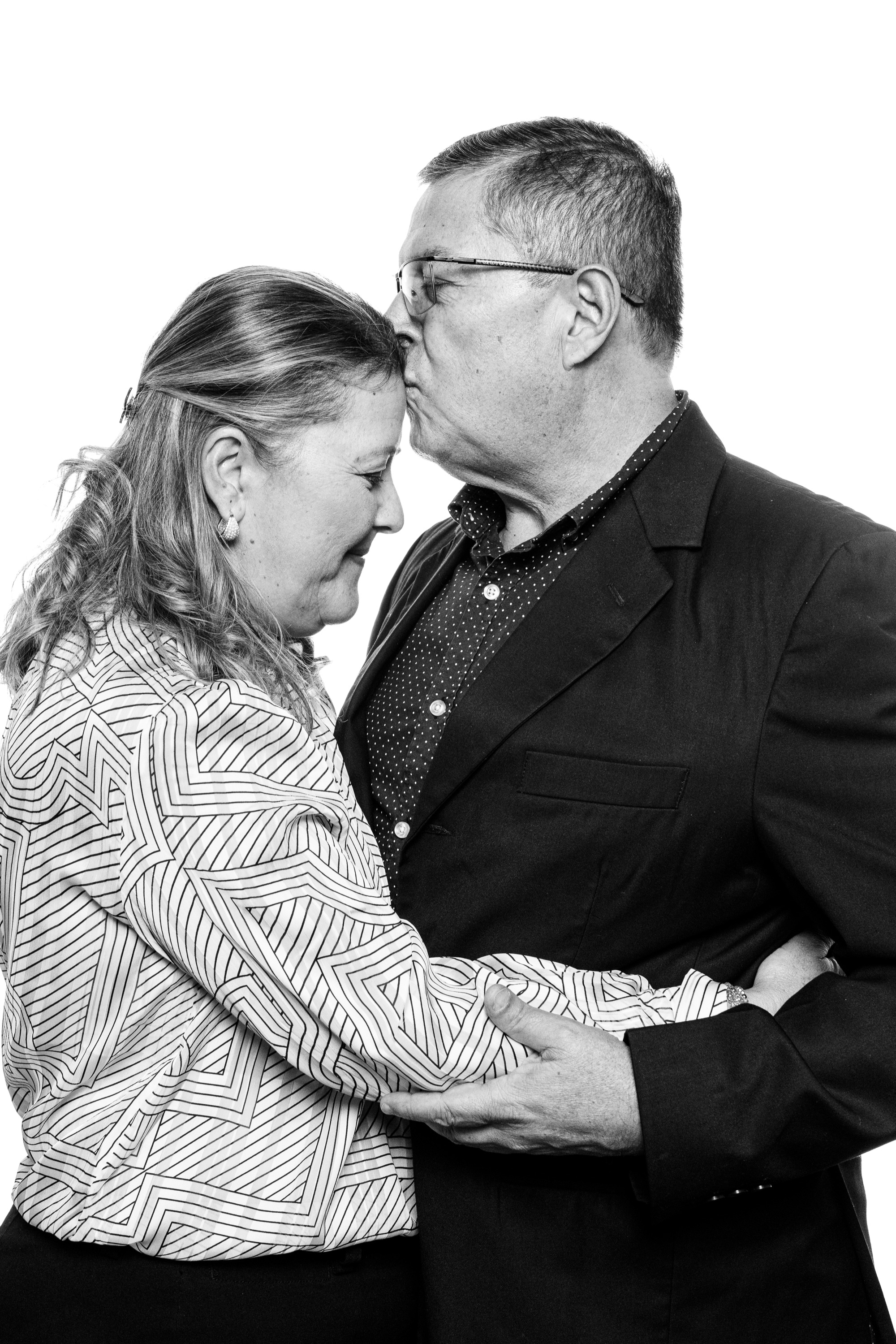 Retrato de estudio en blanco y negro — Monochrome CR, fotografía de bodas en Costa Rica
